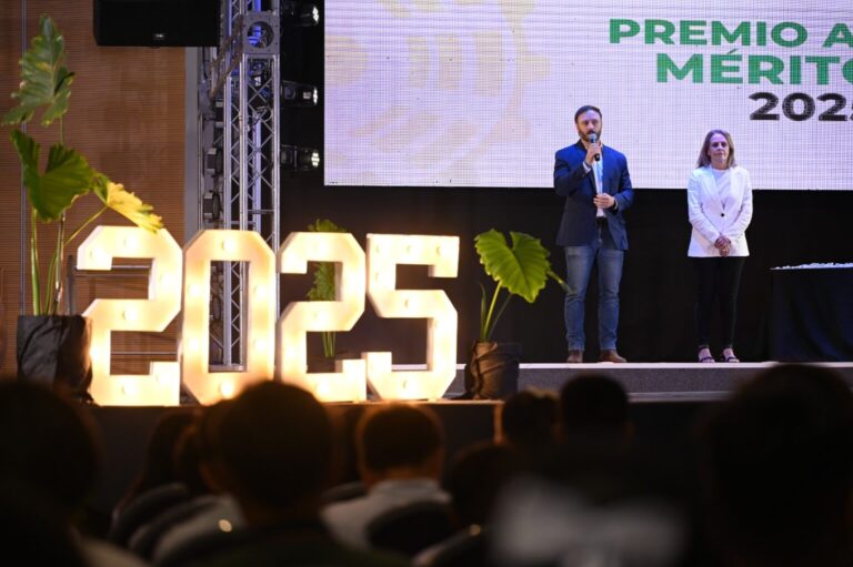 Concordia celebró el Mérito de 90 Escuelas: Azcué y Reta de Urquiza destacaron la Educación como motor de transformación