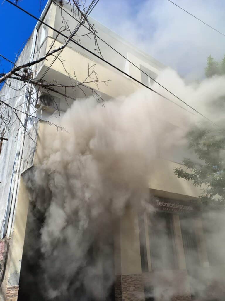 Incendio intencional en un complejo de departamentos: detuvieron al presunto autor