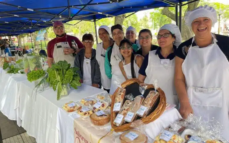 🌧️ Se suspende la Feria de Emprendedores en Plaza 25 de Mayo por mal tiempo en Concordia