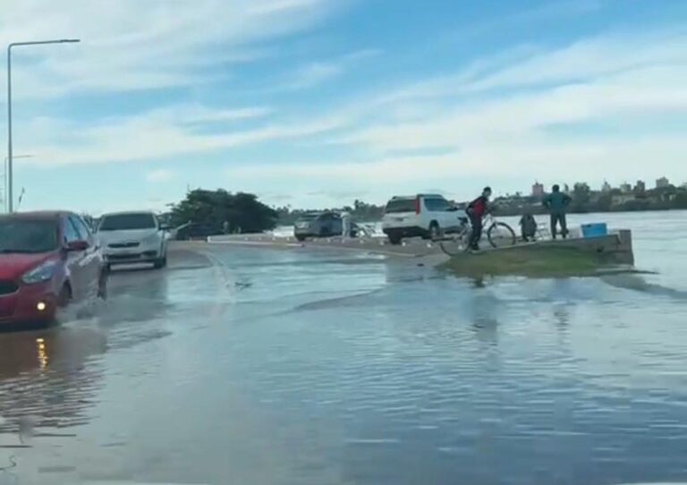 Crece la preocupación por la falta de controles en la Costanera Nébel pese al avance de la creciente