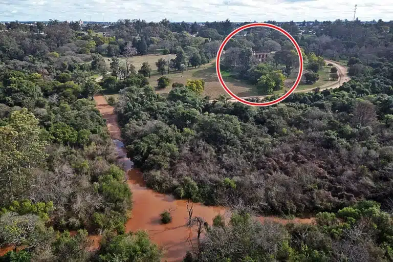 La creciente del río Uruguay ya alcanzó sectores del parque San Carlos en Concordia