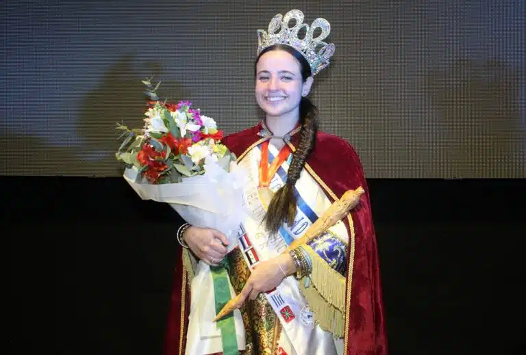 Amiela Mendelovich Visnevetzky fue coronada Reina Provincial del Inmigrante 2026